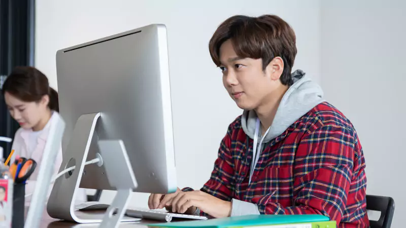 focused-nurse-learning-online-to-improve-feedback-and-earn-more-through-surveys