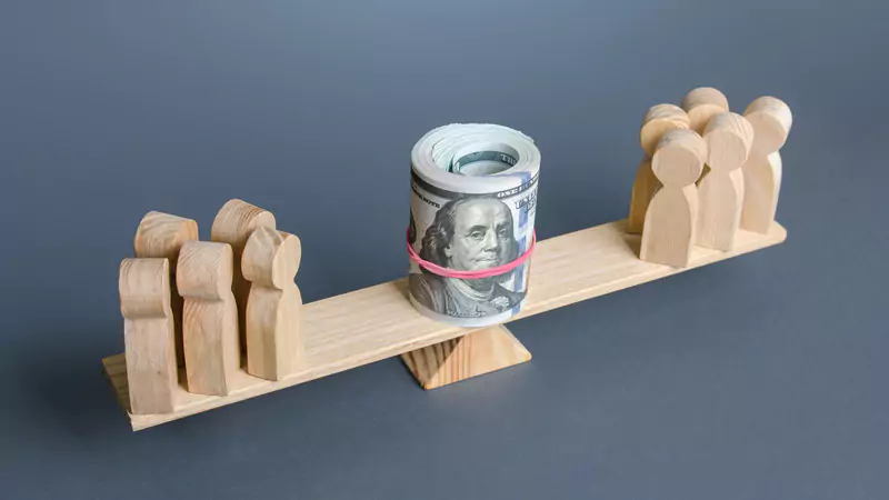 wooden-figures-on-seesaw-balancing-roll-of-money-symbolizing-financial-discipline-for-early-retirement
