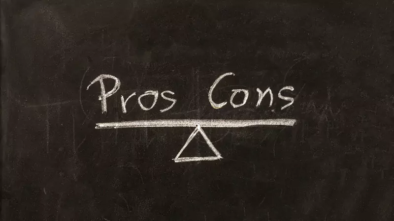 chalkboard-pros-and-cons-diagram-for-decision-making