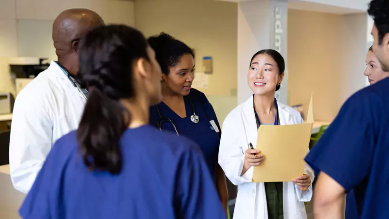nurse-navigator-leading-hospital-team-in-care-coordination-meeting