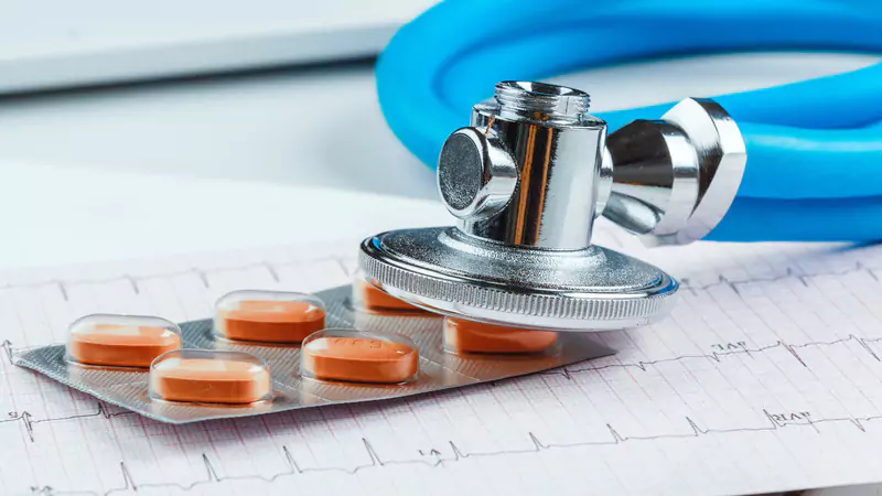 stethoscope-and-pills-on-cardiogram-paper-symbolizing-nurse-burnout-and-healthcare-system-strain